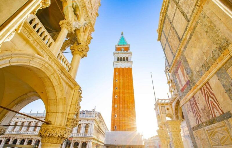 exclusive-gondola-ride-with-guided-old-town-tour