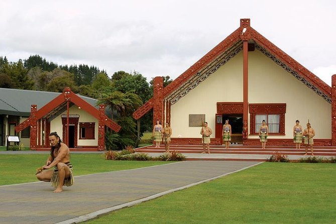 Exclusive Rotorua Cultural and Geothermal Experience from Tauranga - Rotorua CBD and Local Lunch