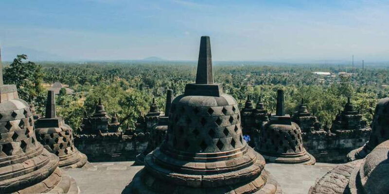 first-class-borobudur-prambanan-temple-tour