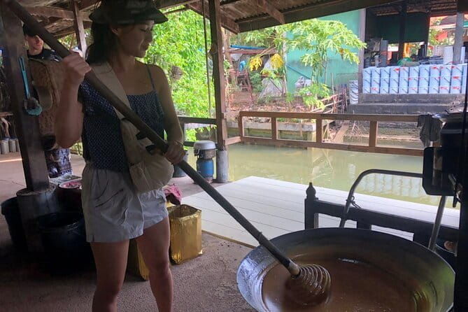 Floating and Railway Markets with Kwan Damnoen Restuarant - Practical Considerations