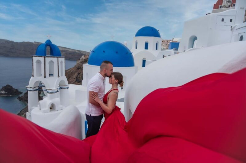 flying-dress-photography-in-oia-santorini