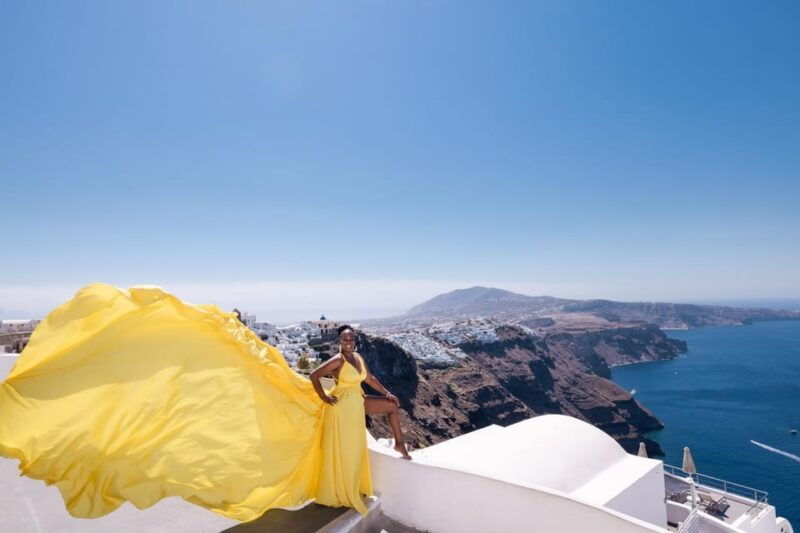 flying-dress-photoshoot-in-santorini-with-hotel-pickup