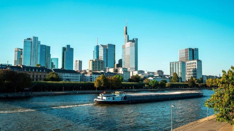 frankfurt-insta-perfect-walk-with-a-local