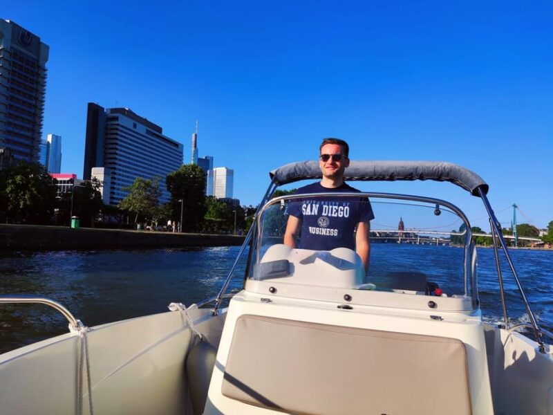 frankfurt-private-skyline-sightseeing-boat-tour