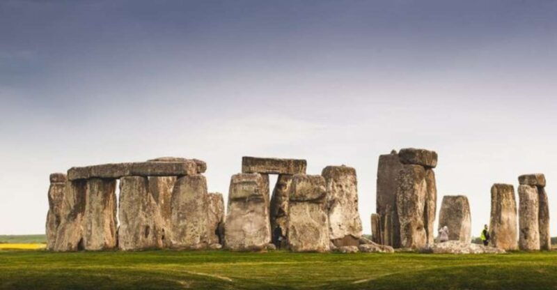 from-bristol-stonehenge-and-cotswold-villages-day-tour