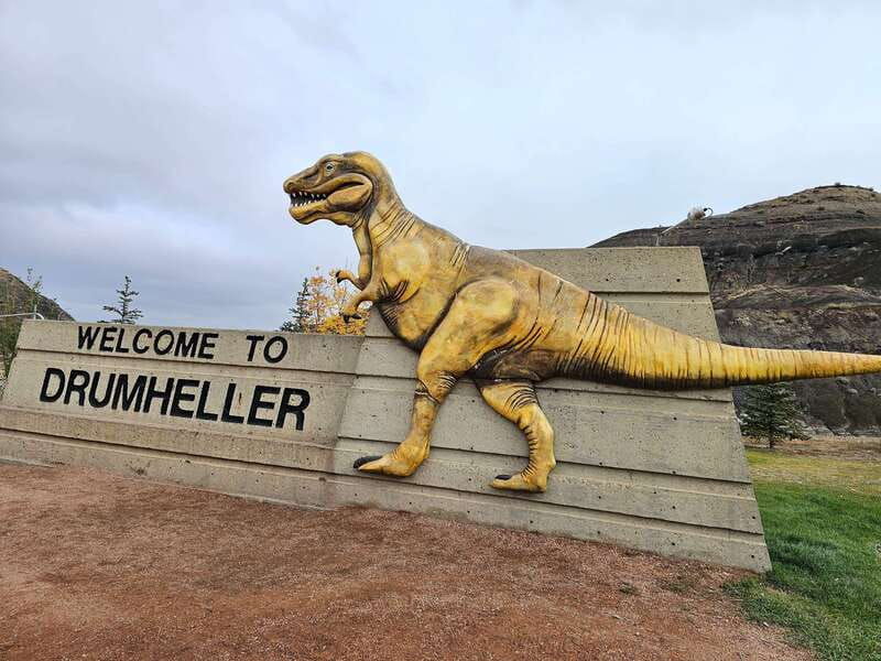 from-calgary-drumheller-private-tour-full-day-sightseeing