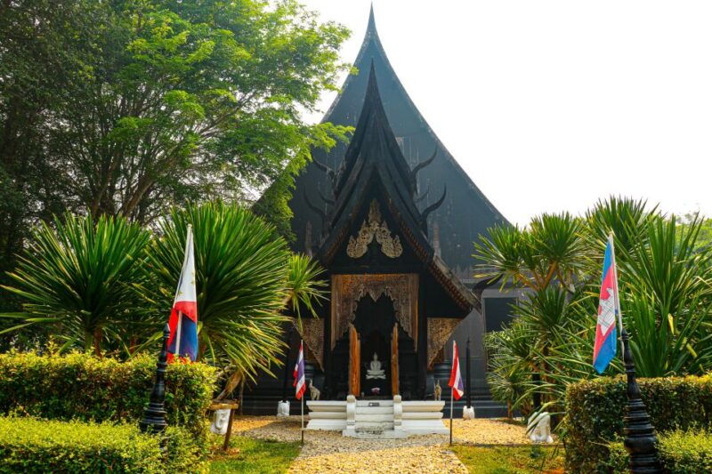from-chiang-rai-famous-temples-and-golden-triangle-day-tour