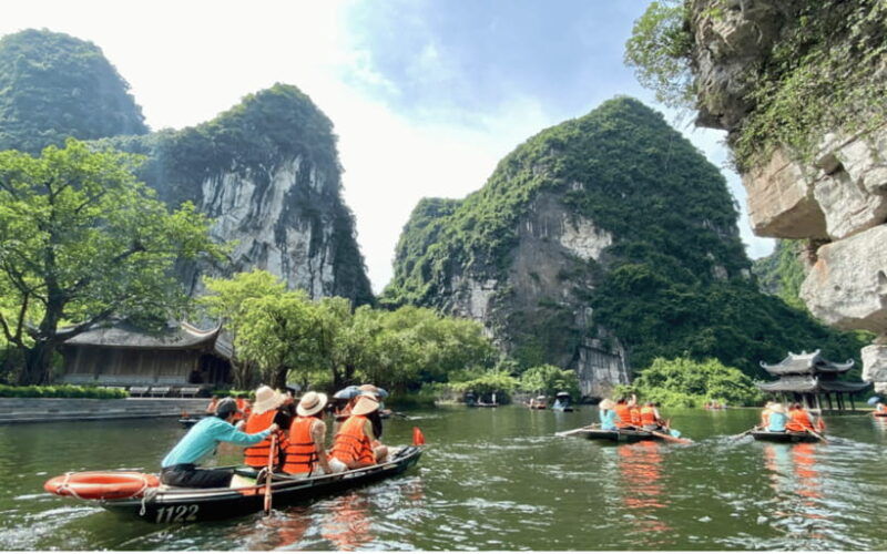 from-ha-noi-bai-dinh-pagoda-trang-an-and-mua-cave-day
