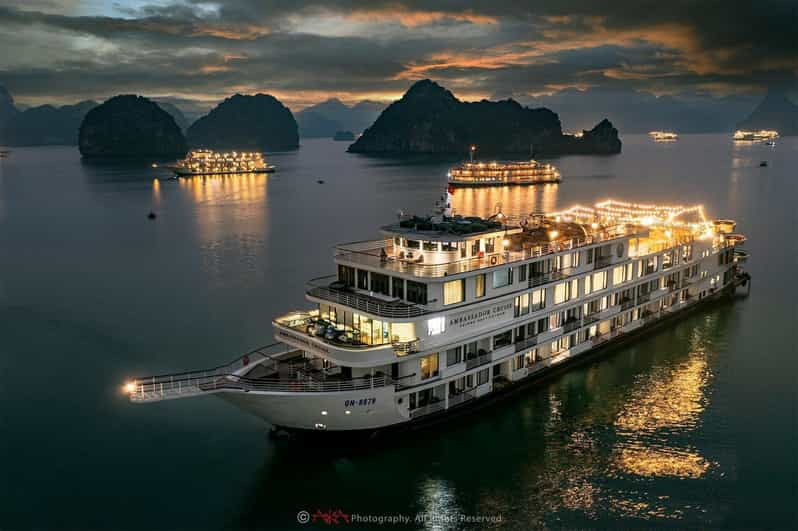 from-halong-halong-dinner-cruise-with-entertainment