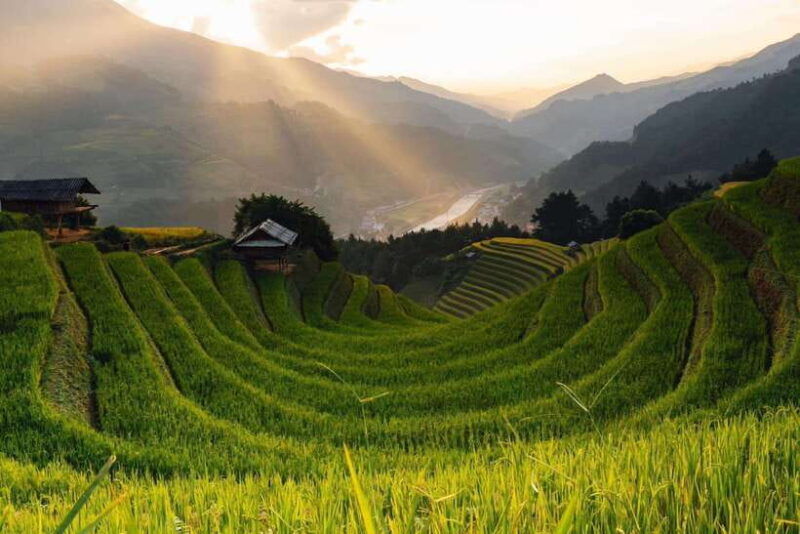from-hanoi-1-day-sapa-trekking-tour-with-overnight-bus