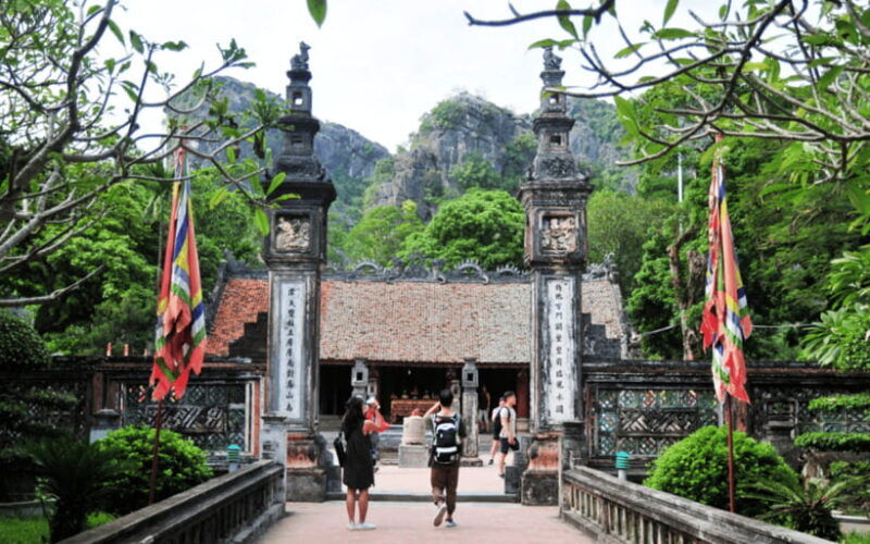 from-hanoi-hoa-lu-tam-coc-and-mua-cave-day-trip-2