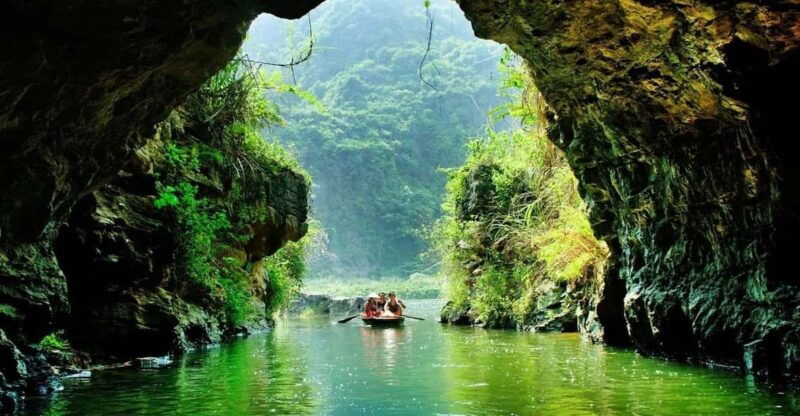 from-hanoi-ninh-binh-2d1n-hoa-lu-bai-dinh-trang-an-hang-mua