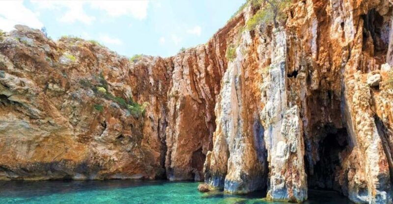 from-hvar-private-tour-to-the-red-rocks-pakleni-islands
