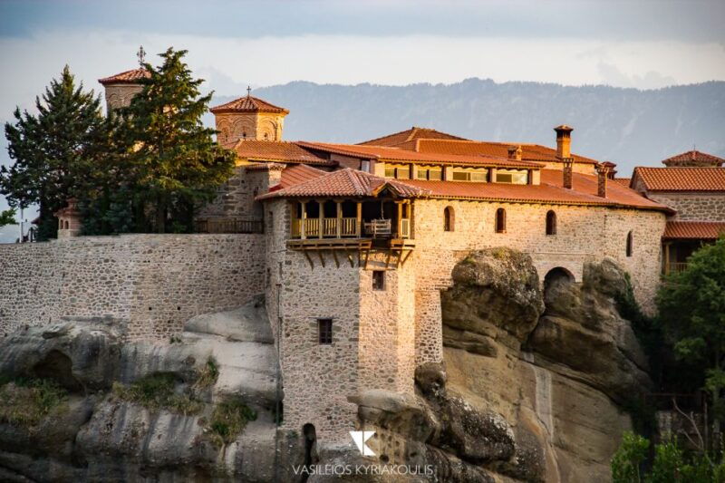 from-kalabaka-authentic-meteora-hiking-tour-local-agency