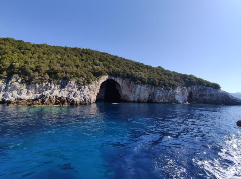 from-lefkimmi-blue-lagoon-and-syvota-village-cruise