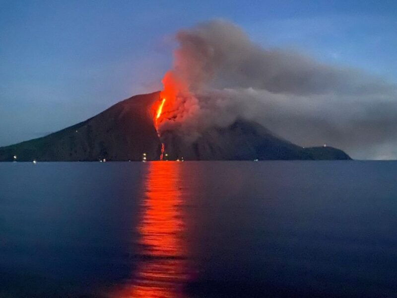 from-milazzo-panarea-and-stromboli-sunset-cruise