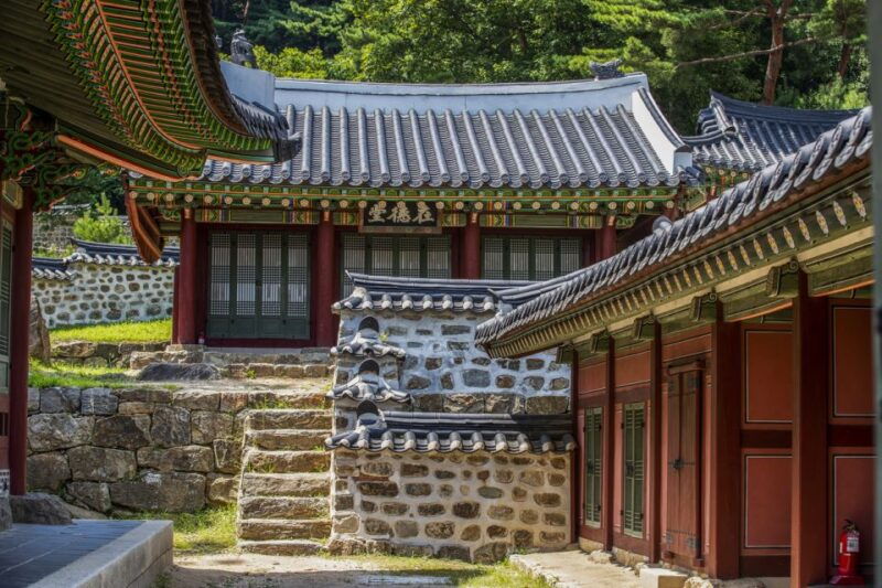 from-seoul-suwon-hwaseong-fortress-folk-village-day-tour