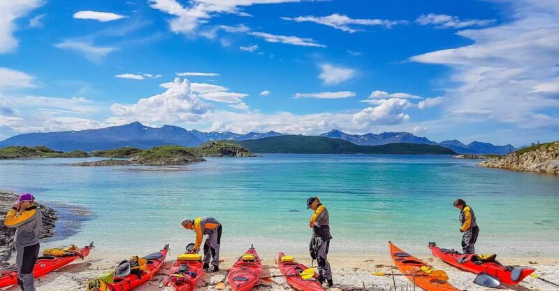 from-tromso-kayak-trip-with-lunch-and-sauna-at-sommaroy