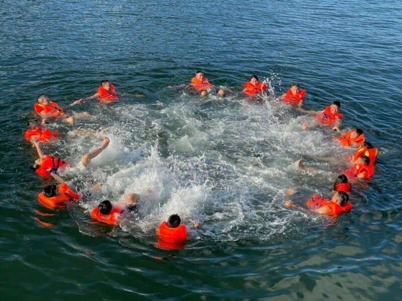 full-day-lan-ha-bay-bay-ha-long-bay-kayak-island-hopping