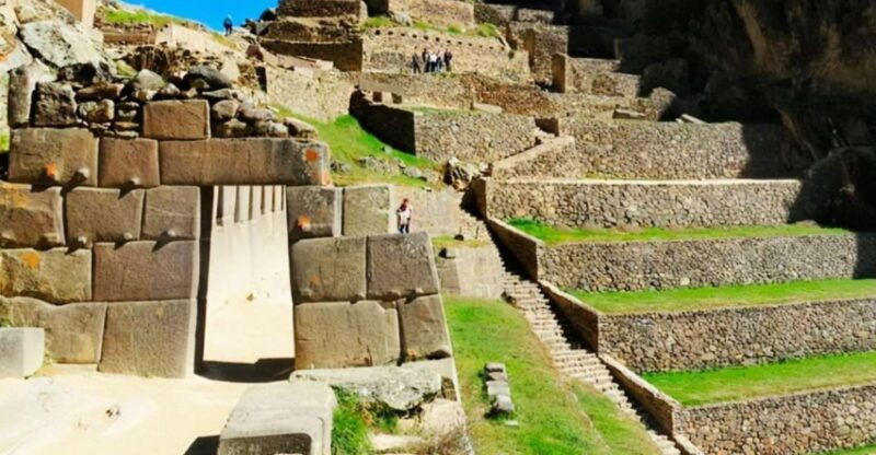 full-day-sacred-valley-tour-pisac-and-ollantaytambo
