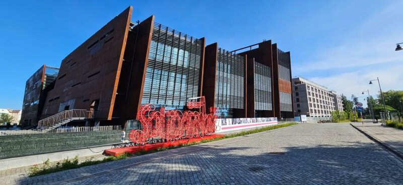 gdansk-european-solidarity-centre-guided-tour-2