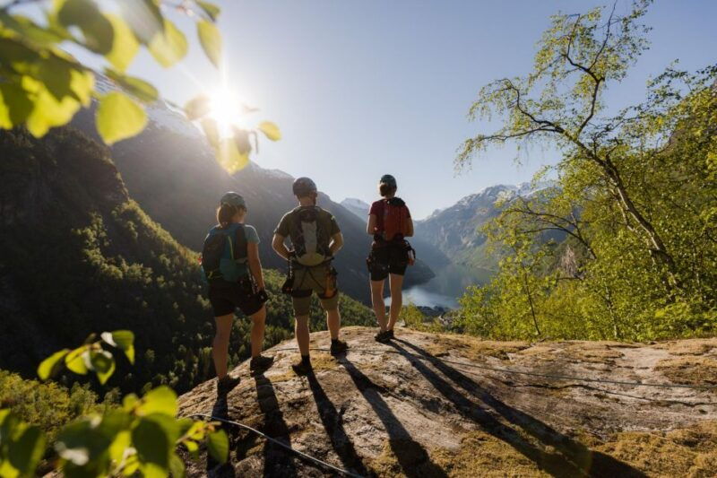 geiranger-rappelling-tour-with-epic-view