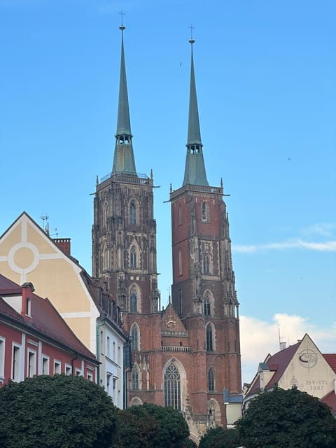 group-city-tour-walking-tour-through-wroclaw-in-german