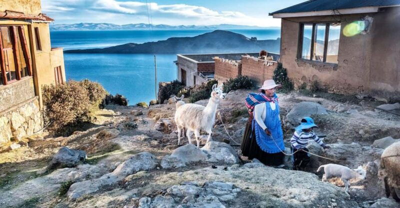 group-excursion-to-lake-titicaca-and-sun-island