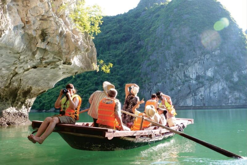 ha-long-1-day-luxury-small-group-kayaking