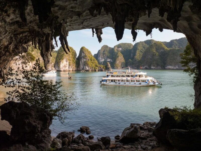 ha-long-afternoon-cruise-with-lunch-kayaking-and-swimming