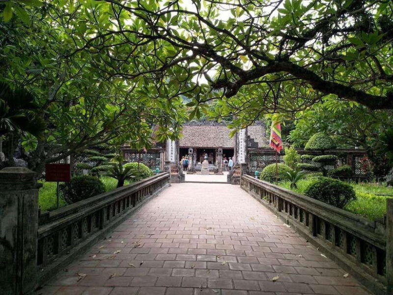 ha-noi-explore-hoa-lu-cycling-trang-an-1-day-trip