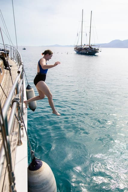 half-day-athens-cruise-swim-stoplunch-and-drinks-included