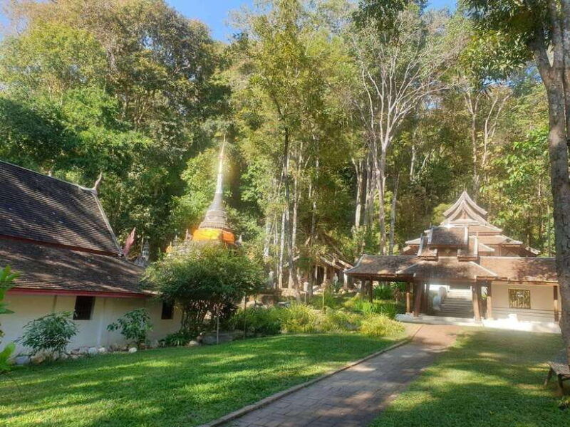 half-day-morning-wat-pha-lat-wat-phra-that-doi-suthep-tour