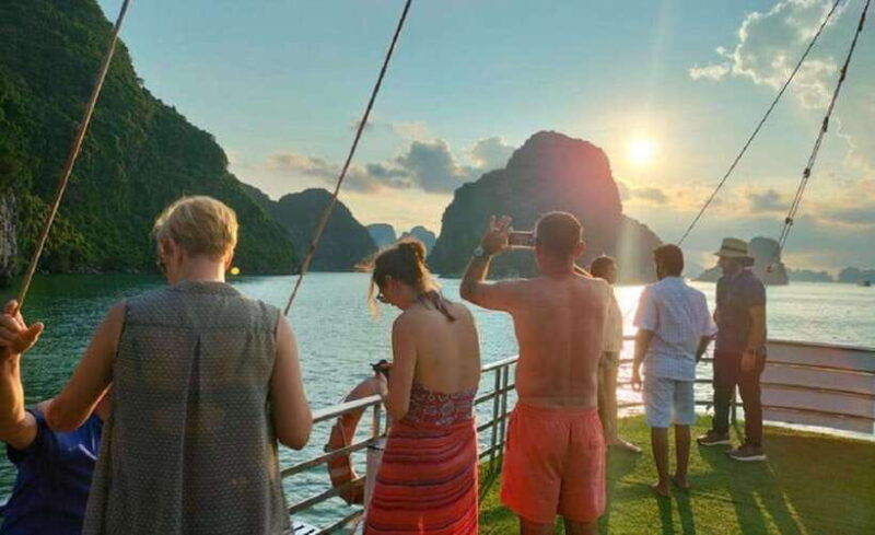 halong-bay-day-cruise-with-lunch-and-kayak-from-ninh-binh