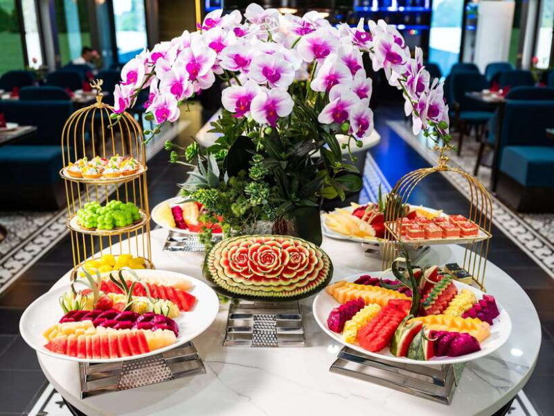 halong-bay-luxury-day-cruise-caves-kayak-buffet-lunch