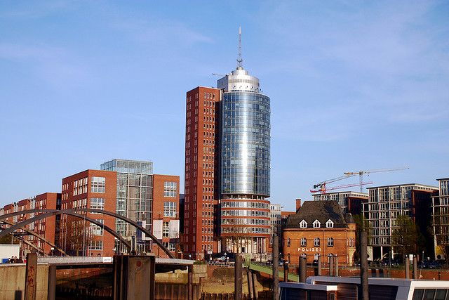 hamburg-1-5-hour-comedy-bus-tour-in-german