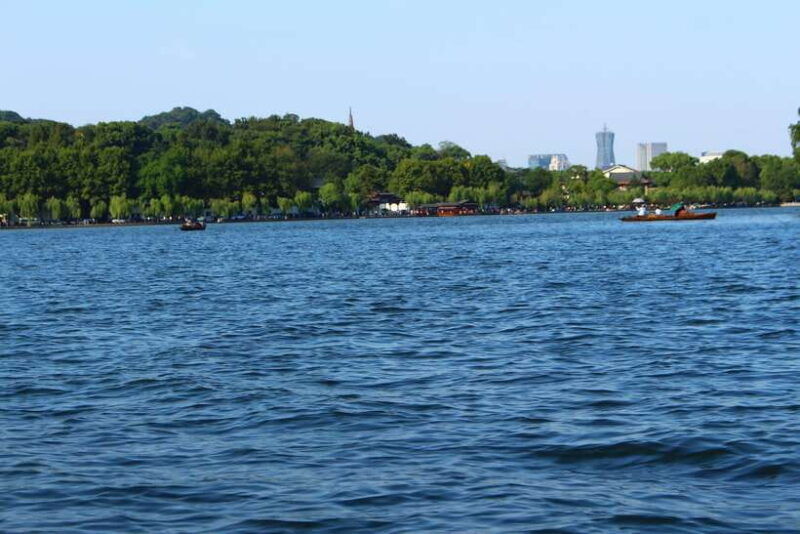 hangzhou-west-lake-and-tea-plantation-day-trip
