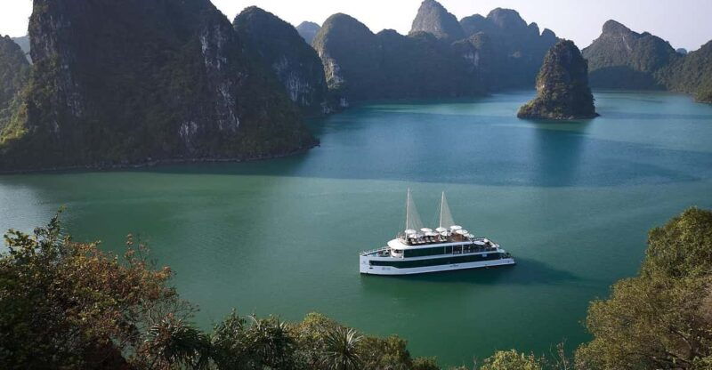 hanoi-ha-long-lan-ha-bay-5-star-with-limousine-transfer