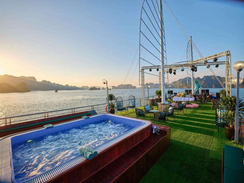 hanoi-halong-bay-cruise-with-kayaking-and-titop-island