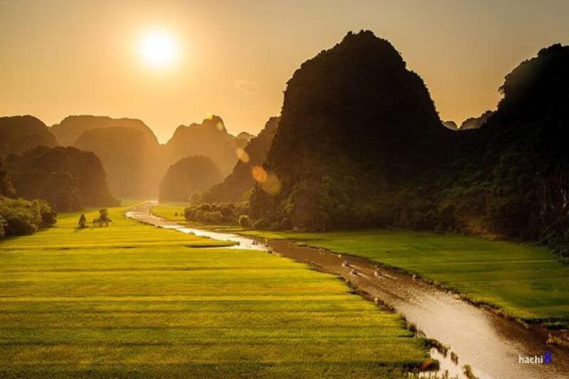 hanoi-hoa-lu-tam-coc-and-mua-cave-limo-bus-tour-with-lunch