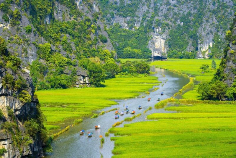 hanoi-ninh-binh-halong-2-d1n-trip-by-bus-bungalow-hotel