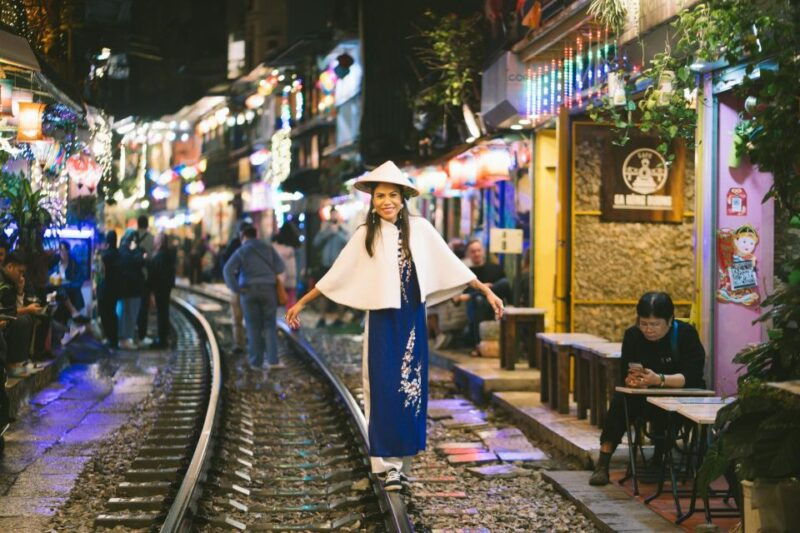 hanois-night-photoshoot-with-a-local-photographer