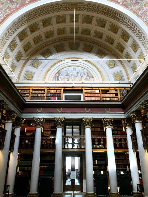 helsinki-architecture-walking-tour-with-expert