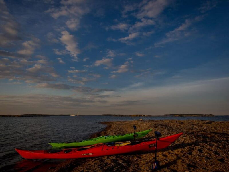 helsinki-midnight-sun-kayaking-tour-with-campfire