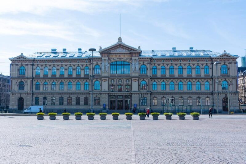 helsinki-old-town-highlights-private-walking-tour