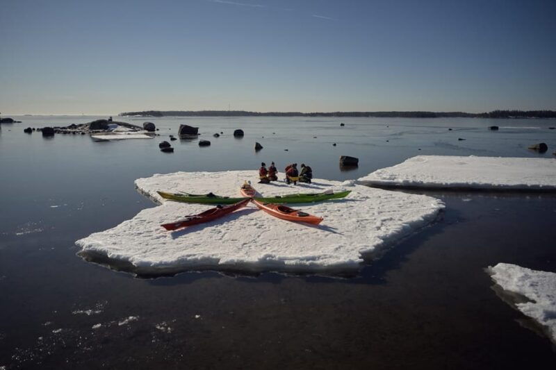 helsinki-winter-kayaking-in-eastern-helsinki-archipelago