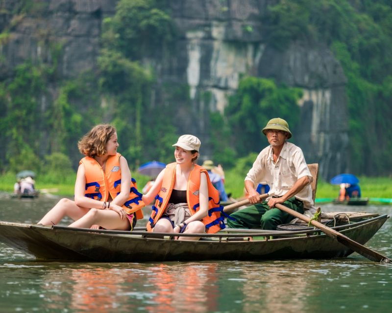 hoa-lu-tam-coc-mua-cave-by-limousine-with-small-group