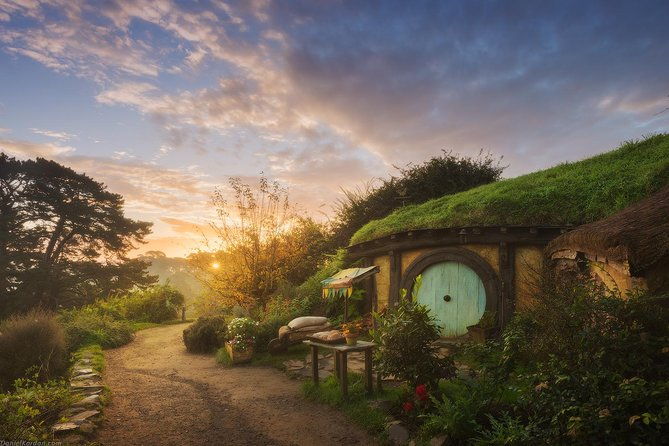 Hobbiton Movie Set tour & Glowworm Cave day tour - Why This Tour Works Well for You