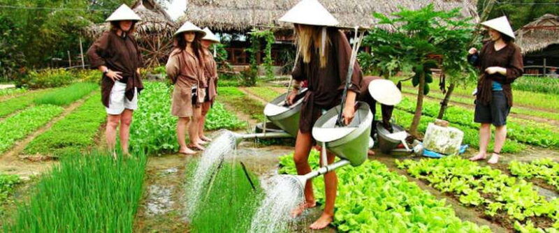 hoi-an-eco-tour-bike-farm-and-lantern-making-experience