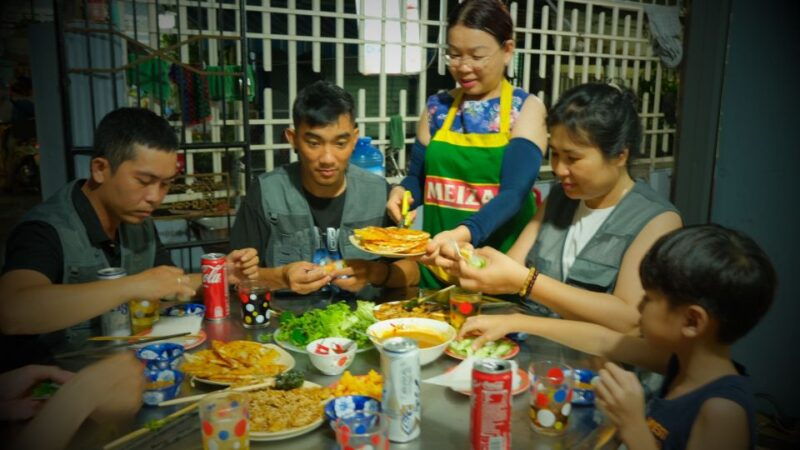 hoi-an-evening-food-culture-tour-by-vespa